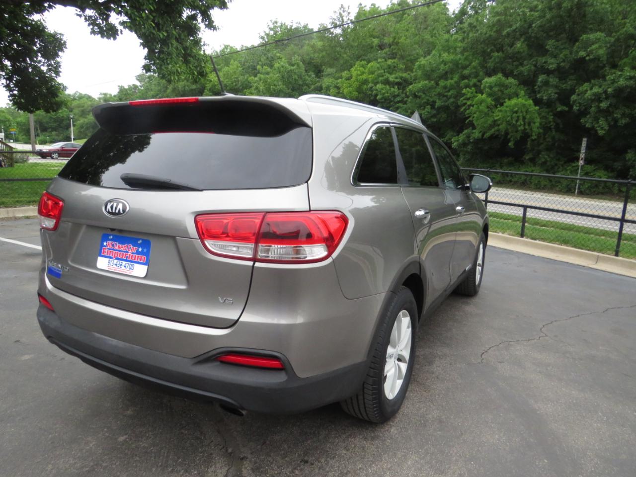 Kia Sorento AWD 4dr 3.3L LX 2016