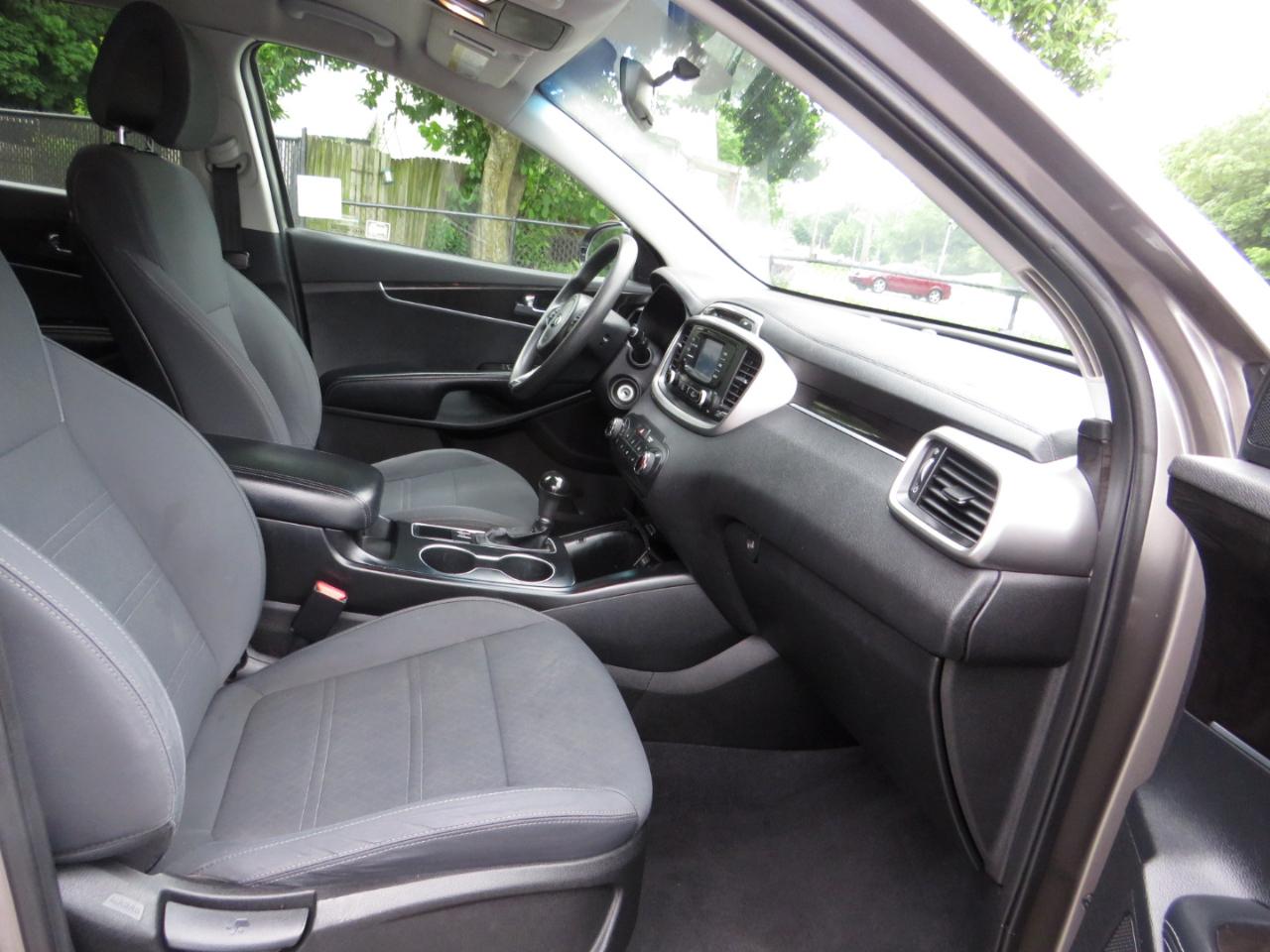 Kia Sorento AWD 4dr 3.3L LX 2016