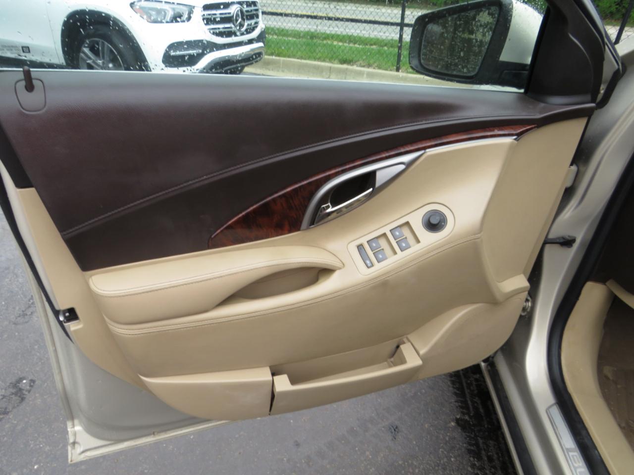 Buick LaCrosse 4dr Sdn CXL FWD 2011
