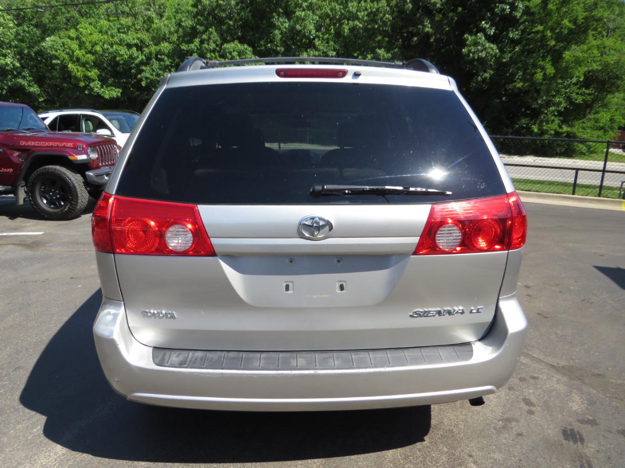 Toyota Sienna 5dr 7-Pass Van CE FWD (Natl) 2010