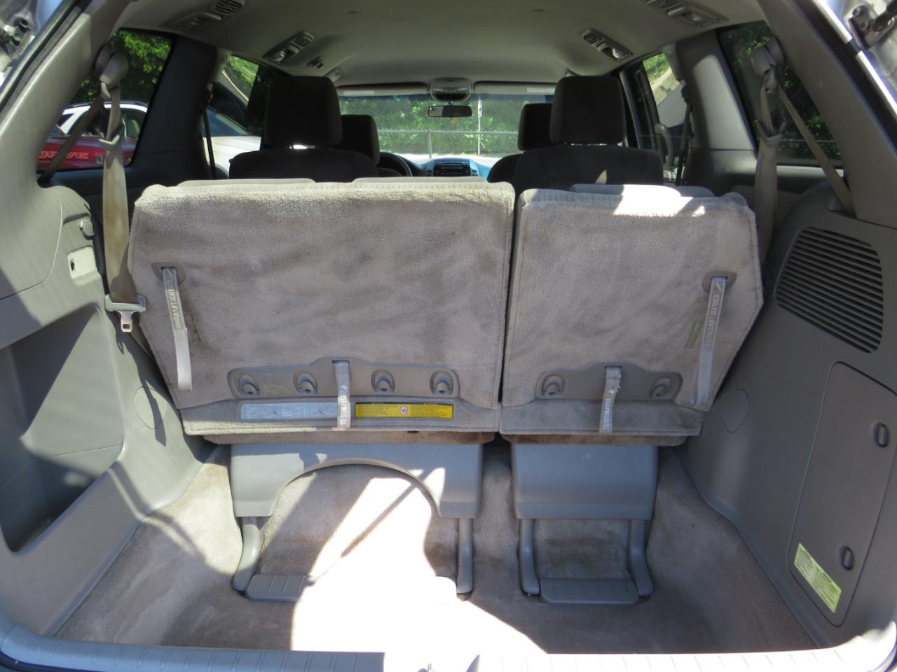 Toyota Sienna 5dr 7-Pass Van CE FWD (Natl) 2010