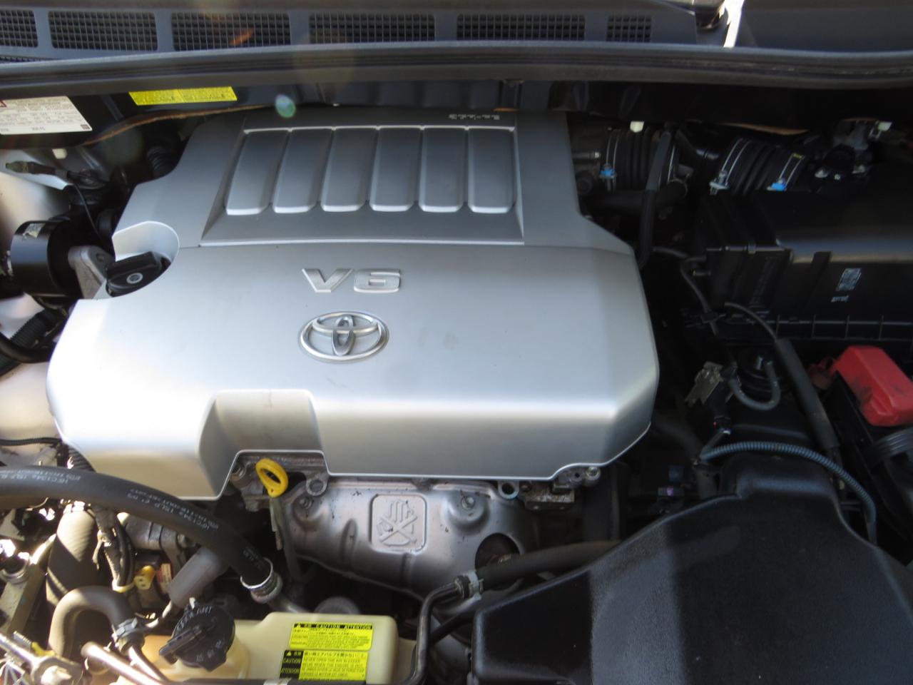 Toyota Sienna 5dr 7-Pass Van CE FWD (Natl) 2010