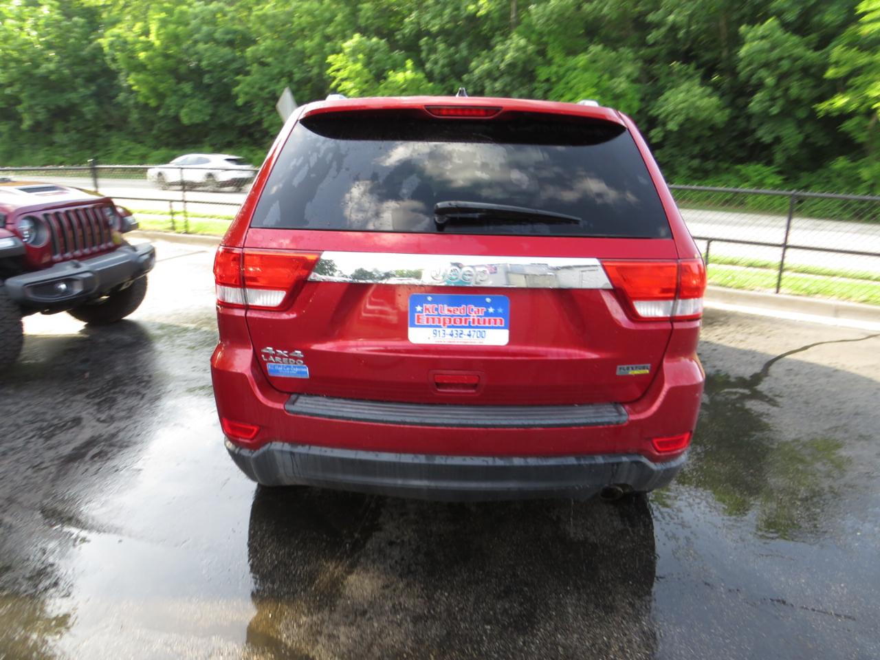 Jeep Grand Cherokee 4WD 4dr Laredo 2011