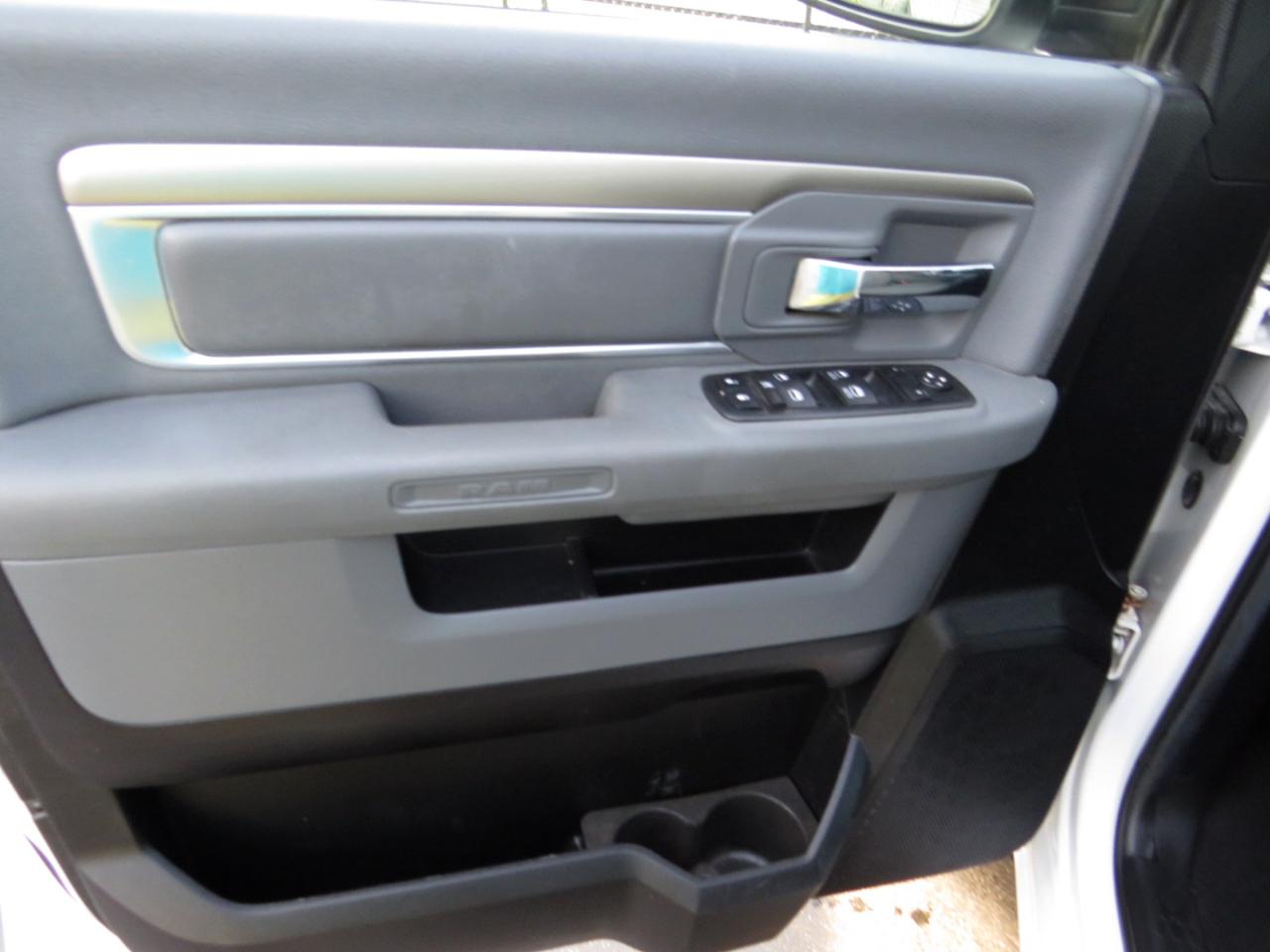 RAM 1500 4WD Quad Cab 140.5" SLT 2014