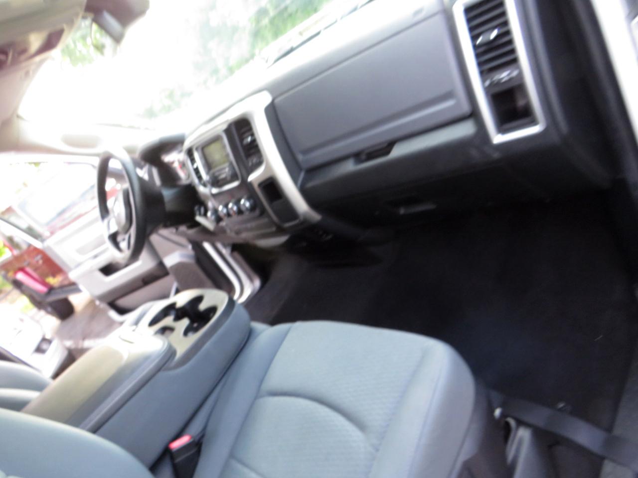 RAM 1500 4WD Quad Cab 140.5" SLT 2014