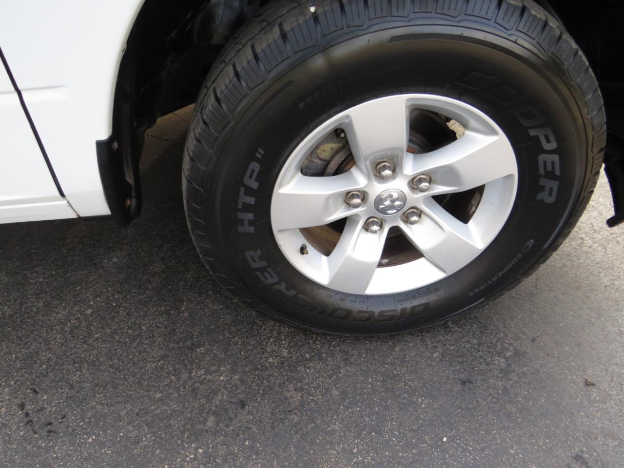 RAM 1500 4WD Quad Cab 140.5" SLT 2014