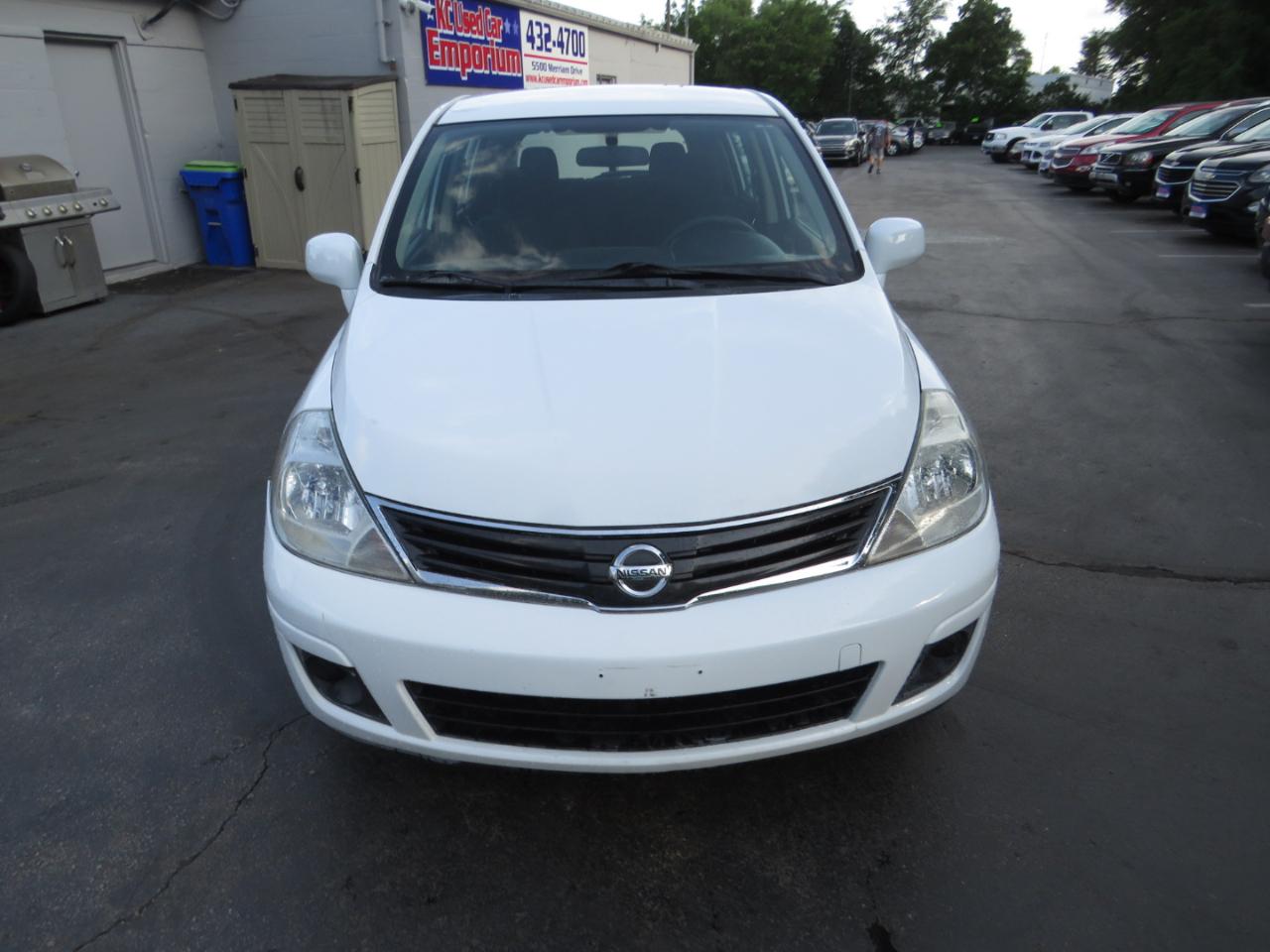Nissan Versa 5dr HB I4 Auto 1.8 S 2011