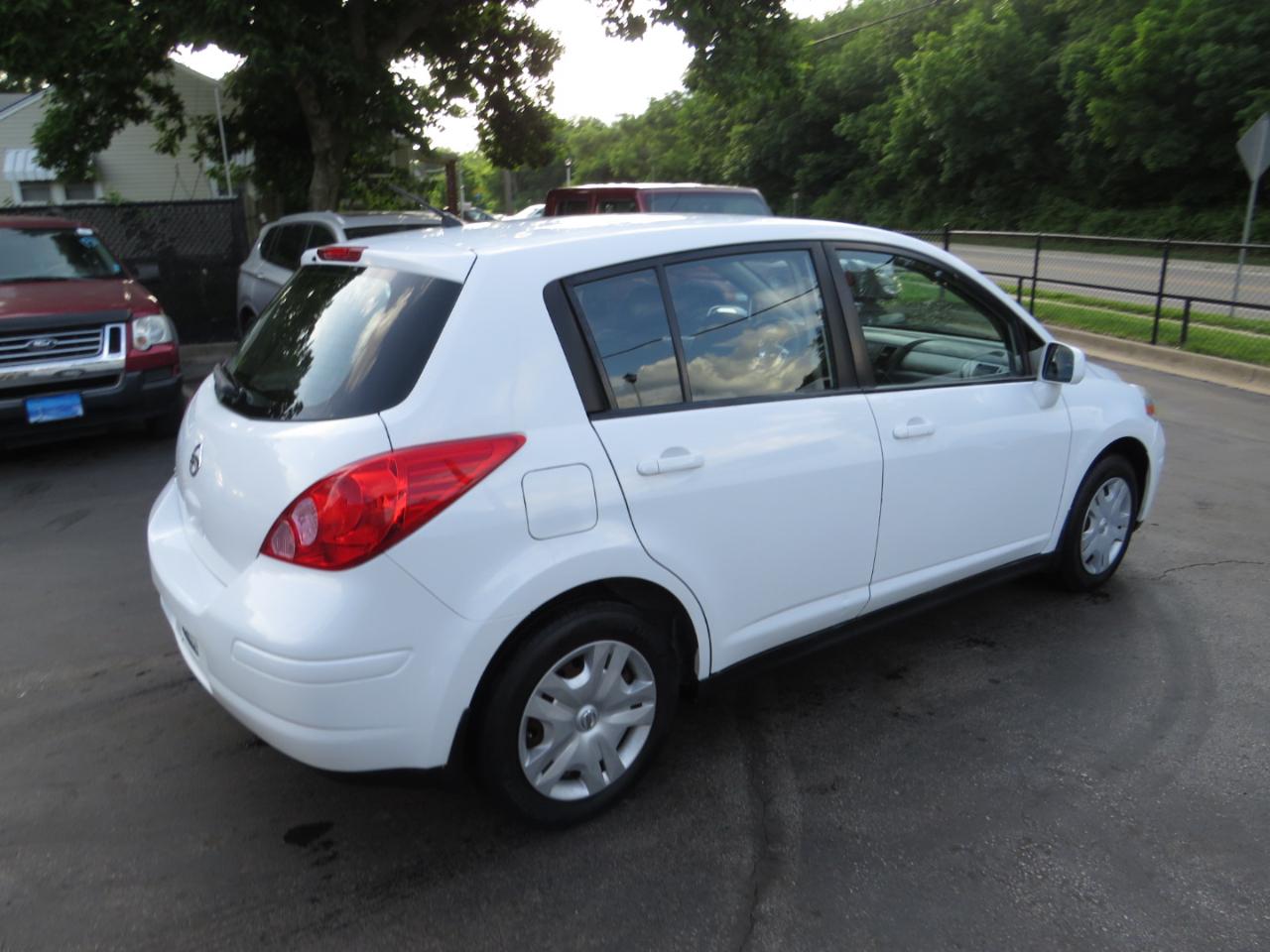 Nissan Versa 5dr HB I4 Auto 1.8 S 2011