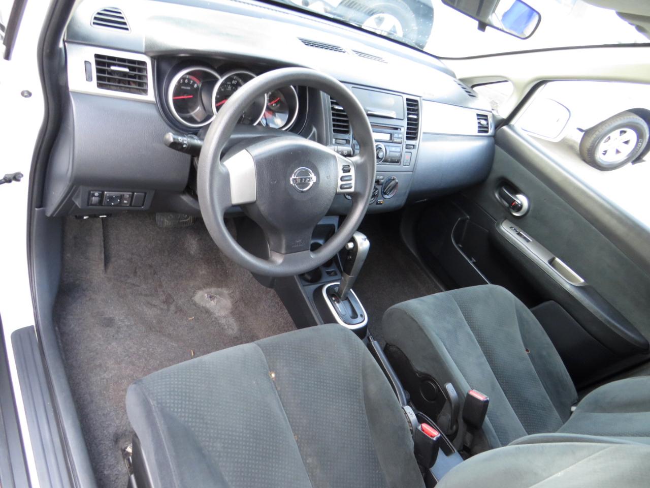 Nissan Versa 5dr HB I4 Auto 1.8 S 2011
