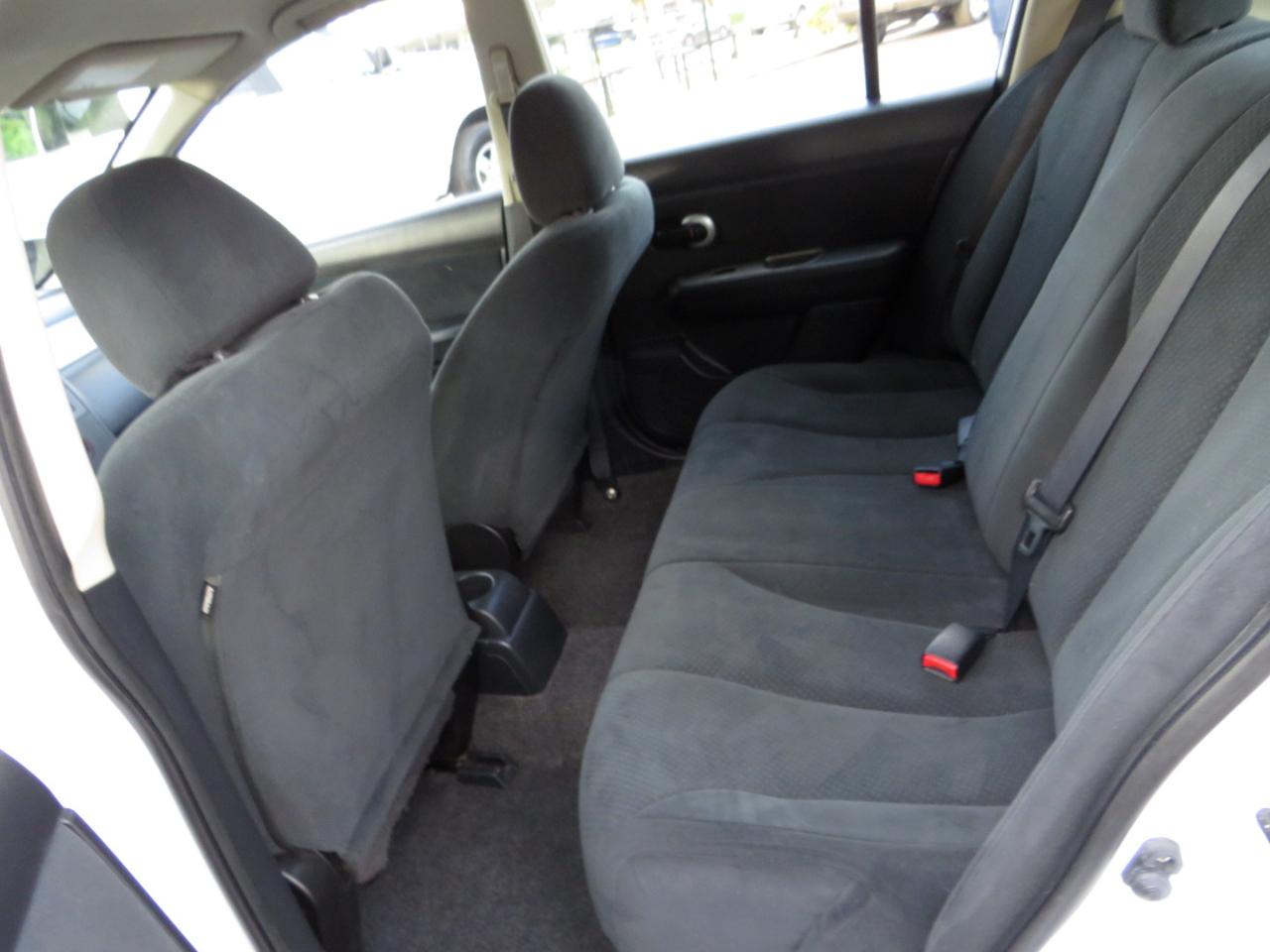 Nissan Versa 5dr HB I4 Auto 1.8 S 2011
