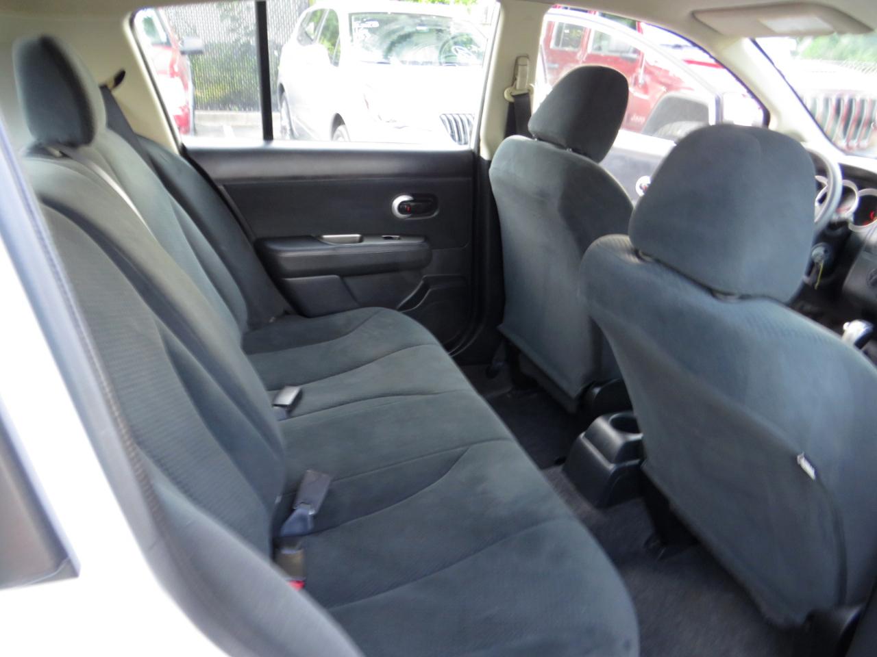 Nissan Versa 5dr HB I4 Auto 1.8 S 2011