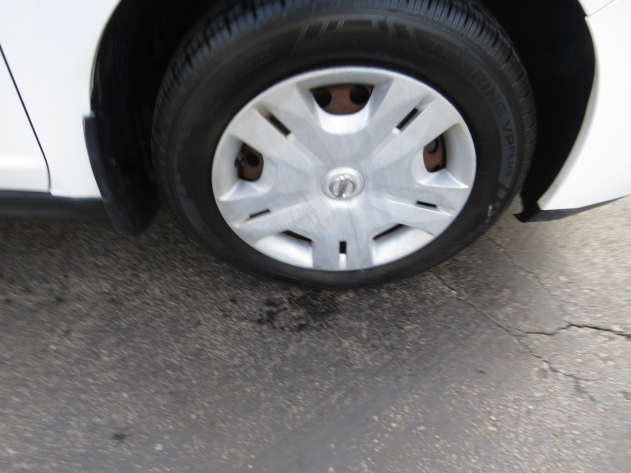 Nissan Versa 5dr HB I4 Auto 1.8 S 2011