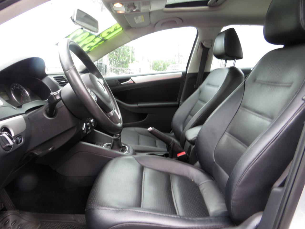 Volkswagen Jetta Sedan 4dr Man SE 2013