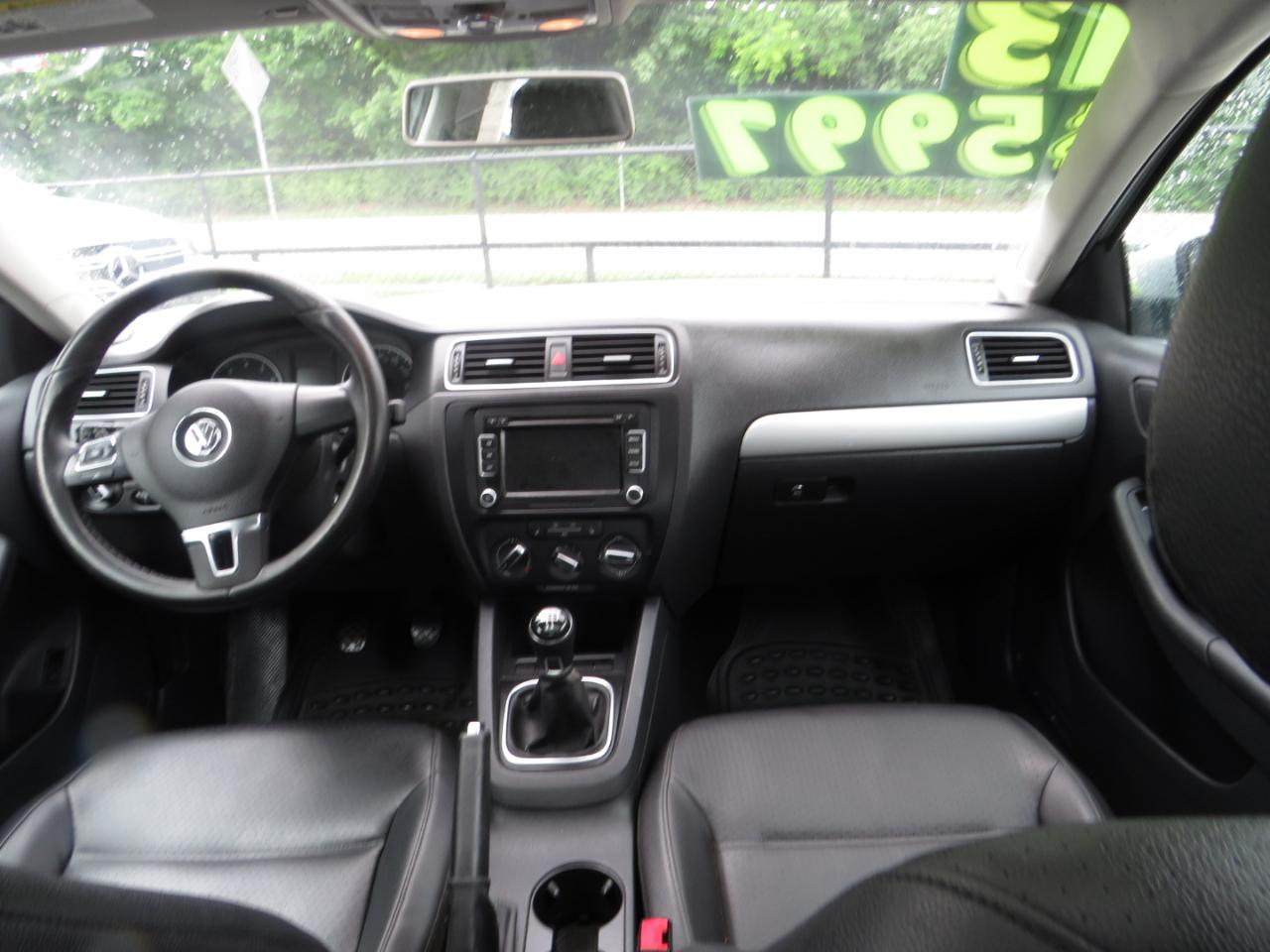 Volkswagen Jetta Sedan 4dr Man SE 2013