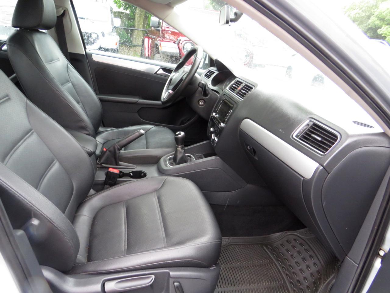 Volkswagen Jetta Sedan 4dr Man SE 2013