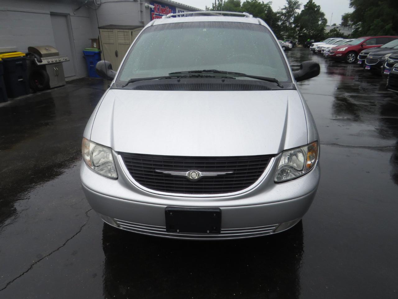 Chrysler Town & Country 4dr Limited FWD 2002