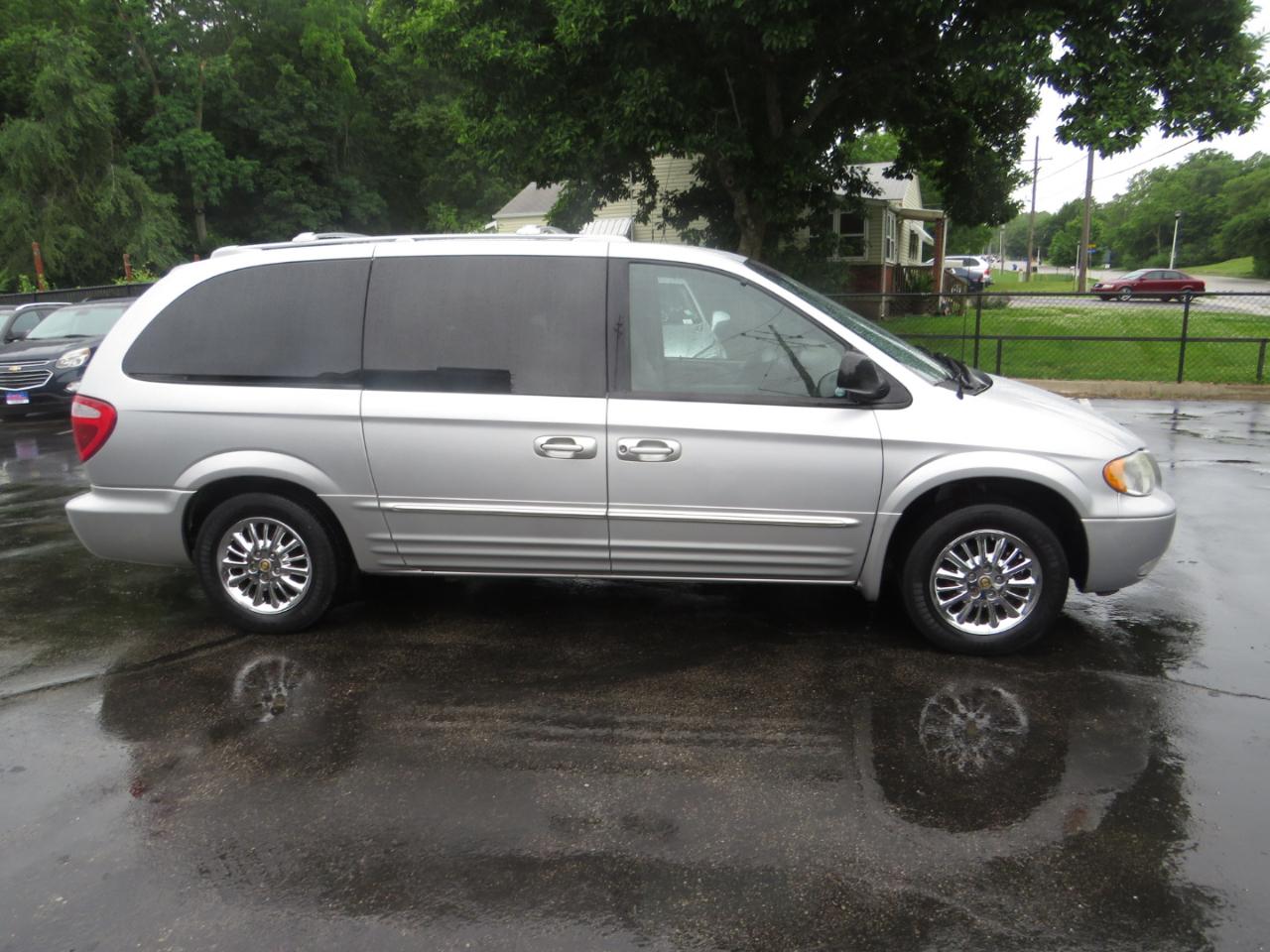 Chrysler Town & Country 4dr Limited FWD 2002