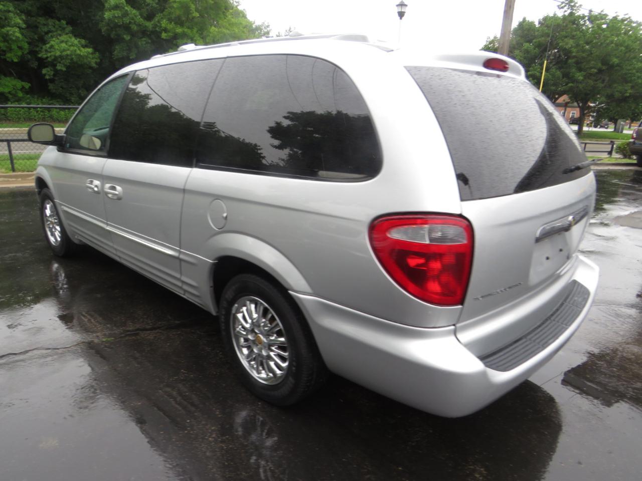 Chrysler Town & Country 4dr Limited FWD 2002