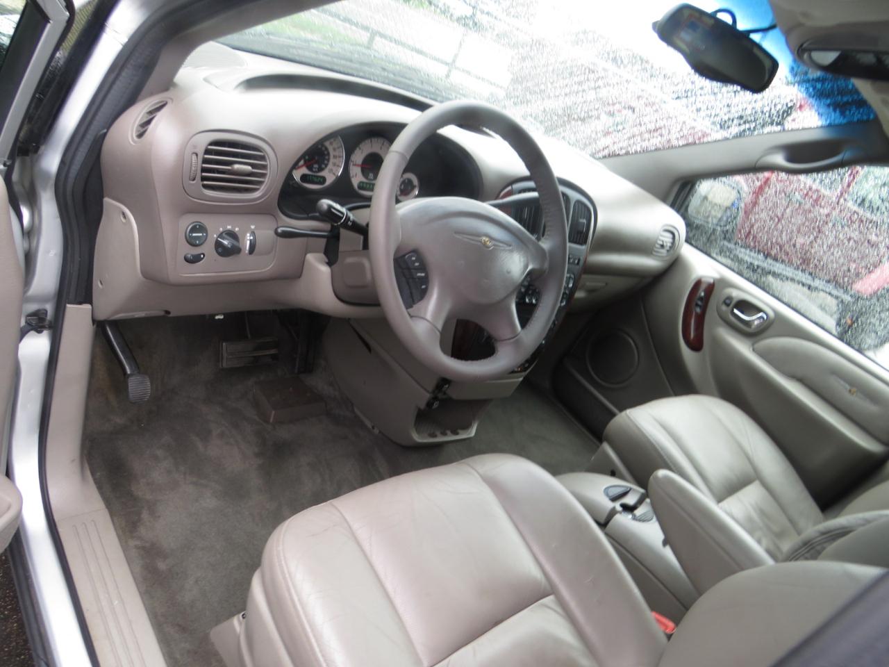 Chrysler Town & Country 4dr Limited FWD 2002
