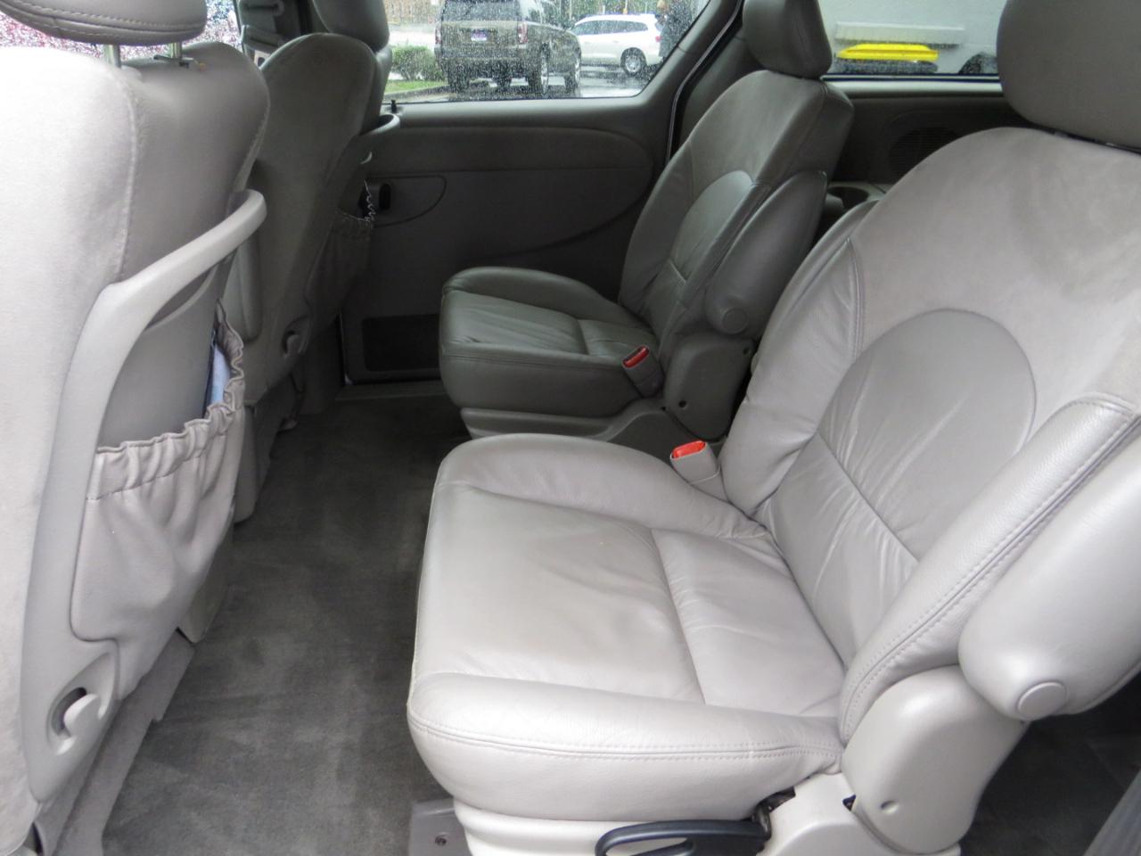 Chrysler Town & Country 4dr Limited FWD 2002