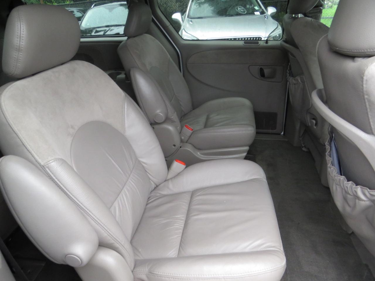 Chrysler Town & Country 4dr Limited FWD 2002