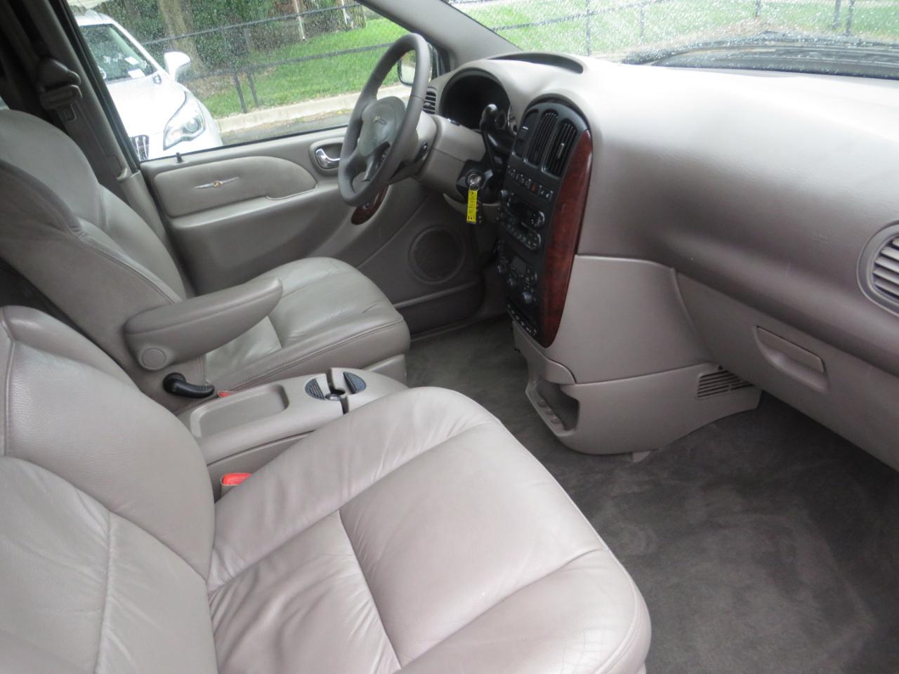 Chrysler Town & Country 4dr Limited FWD 2002