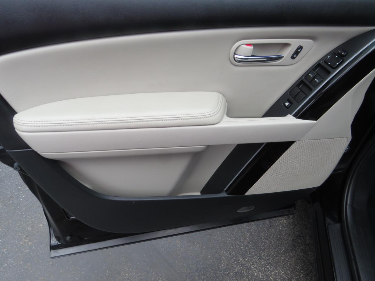 Mazda CX-9 FWD 4dr Touring 2011
