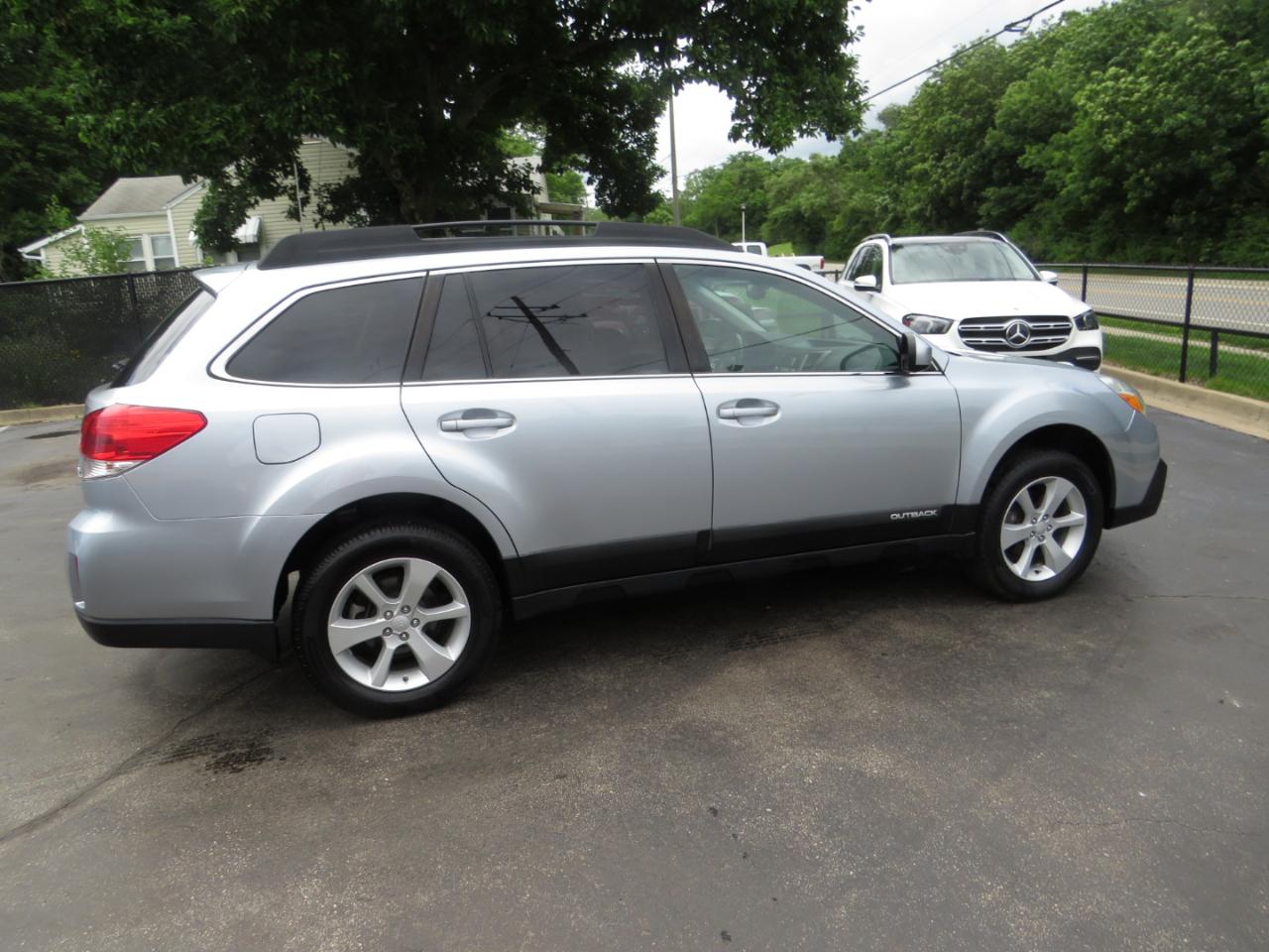 Subaru Outback 4dr Wgn H4 Auto 2.5i Premium 2013