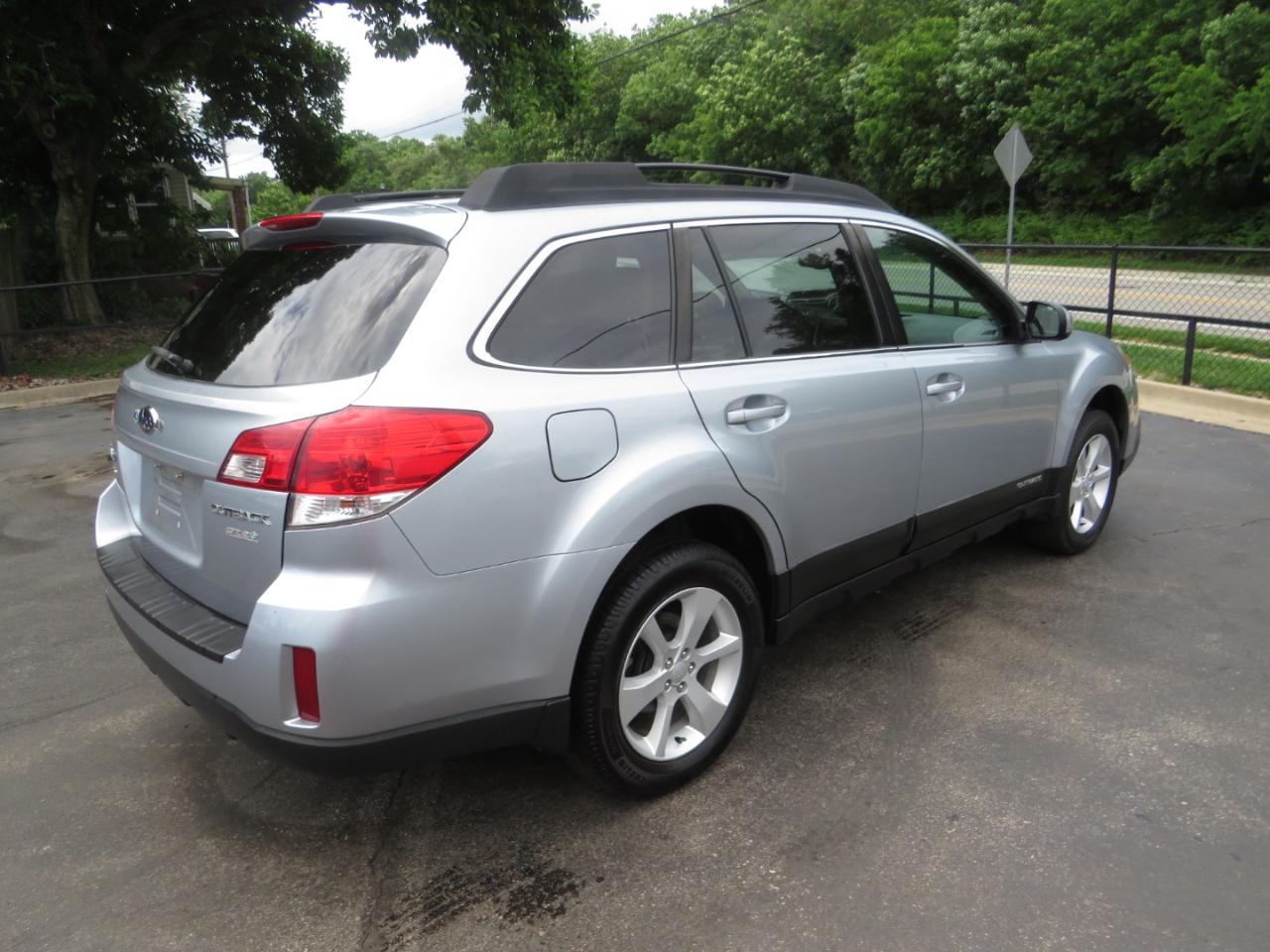 Subaru Outback 4dr Wgn H4 Auto 2.5i Premium 2013