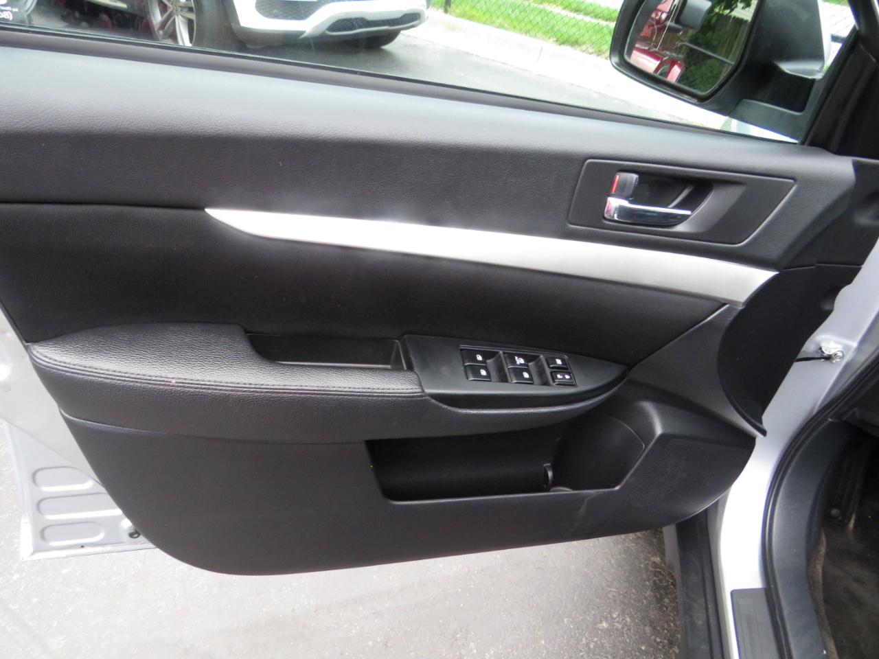 Subaru Outback 4dr Wgn H4 Auto 2.5i Premium 2013