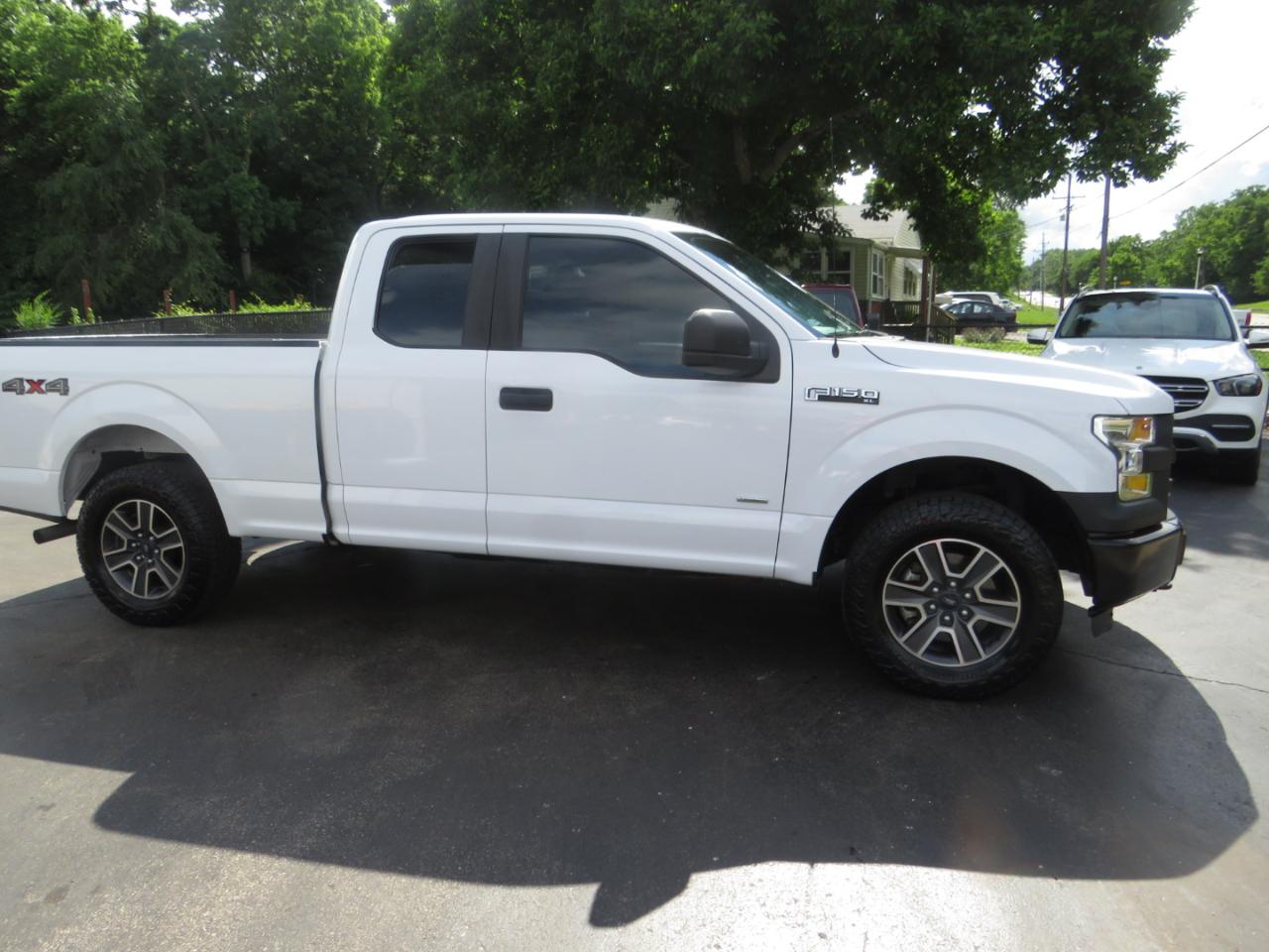 Ford F-150 4WD SuperCab 145" Lariat 2016