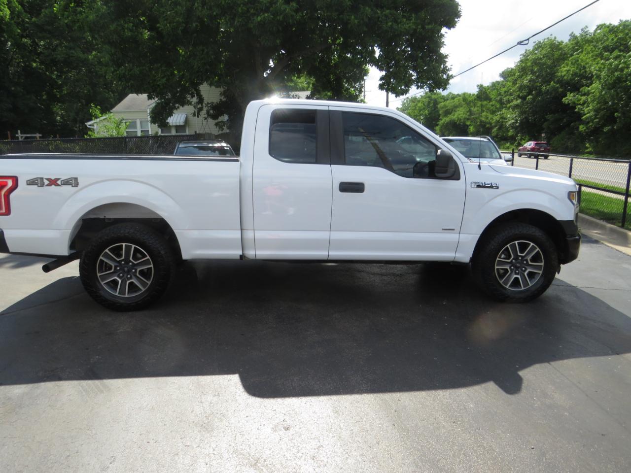 Ford F-150 4WD SuperCab 145" Lariat 2016