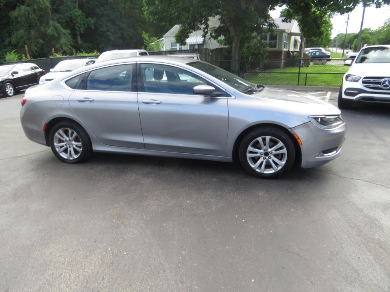 Chrysler 200 4dr Sdn Limited FWD 2015
