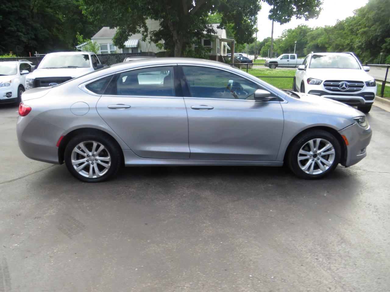 Chrysler 200 4dr Sdn Limited FWD 2015