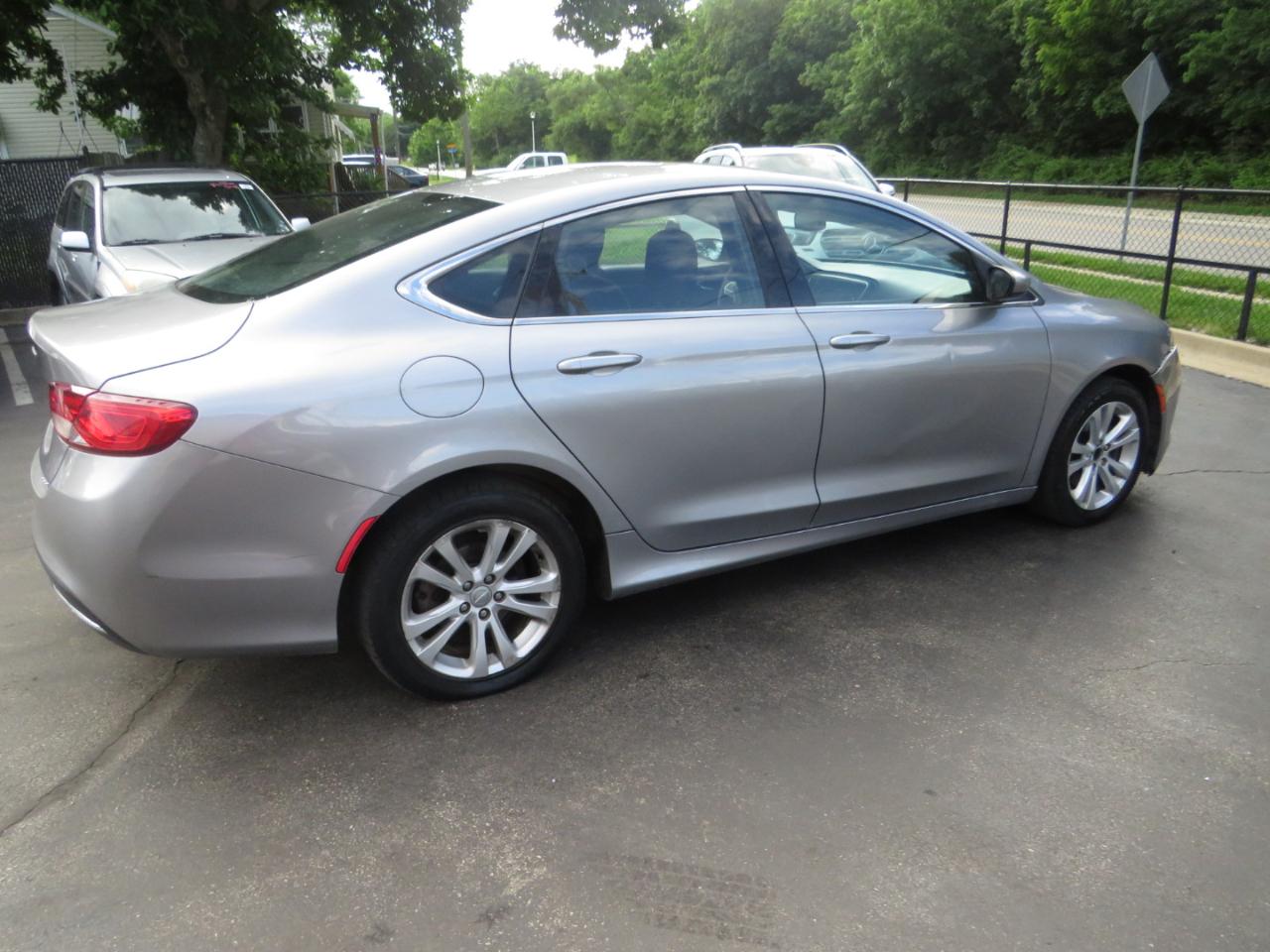 Chrysler 200 4dr Sdn Limited FWD 2015