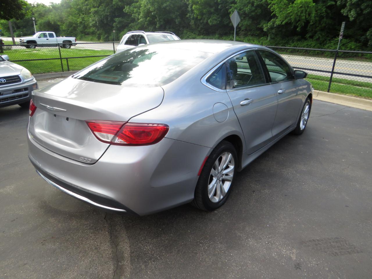 Chrysler 200 4dr Sdn Limited FWD 2015