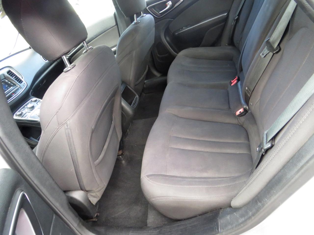 Chrysler 200 4dr Sdn Limited FWD 2015