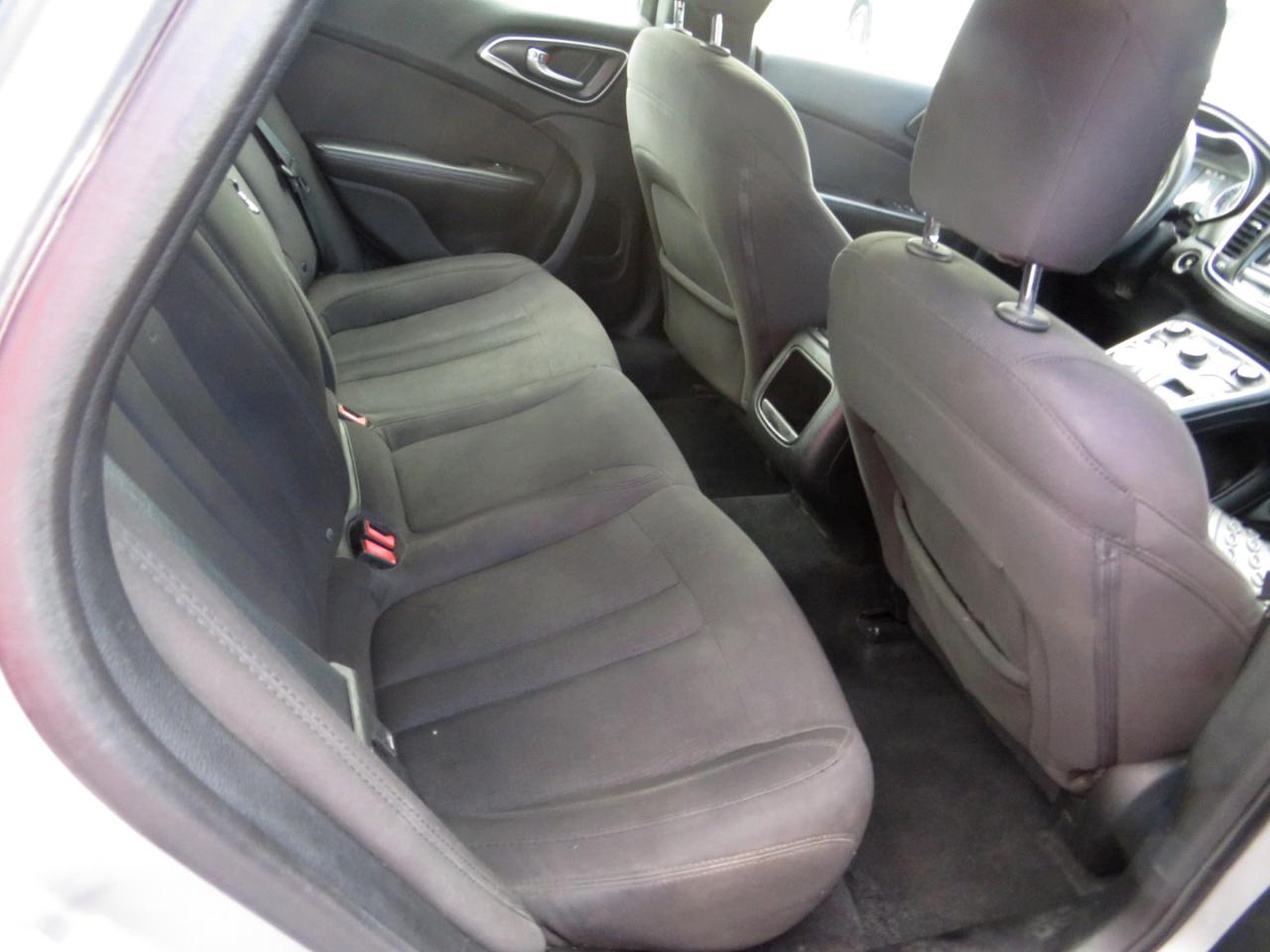 Chrysler 200 4dr Sdn Limited FWD 2015