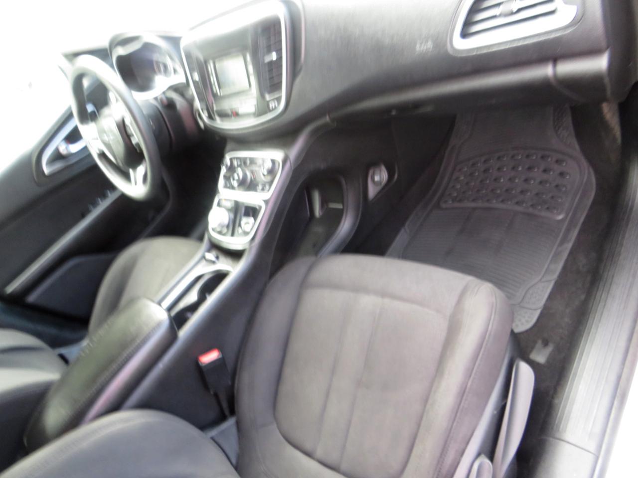 Chrysler 200 4dr Sdn Limited FWD 2015