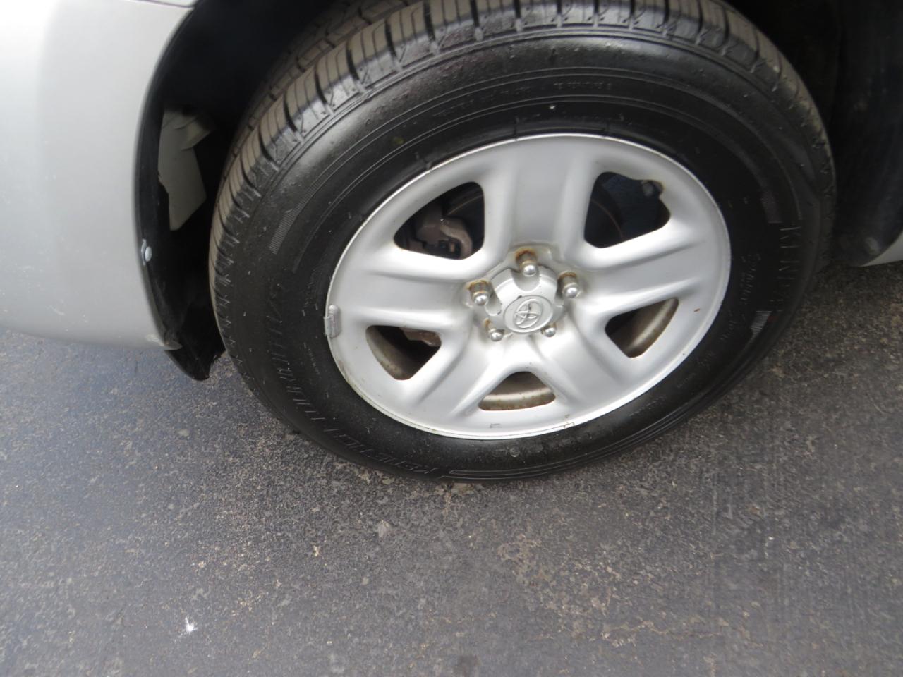 Toyota RAV4 4WD 4dr I4 (Natl) 2012
