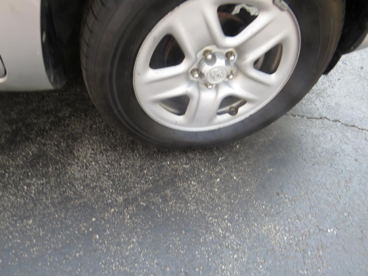 Toyota RAV4 4WD 4dr I4 (Natl) 2012