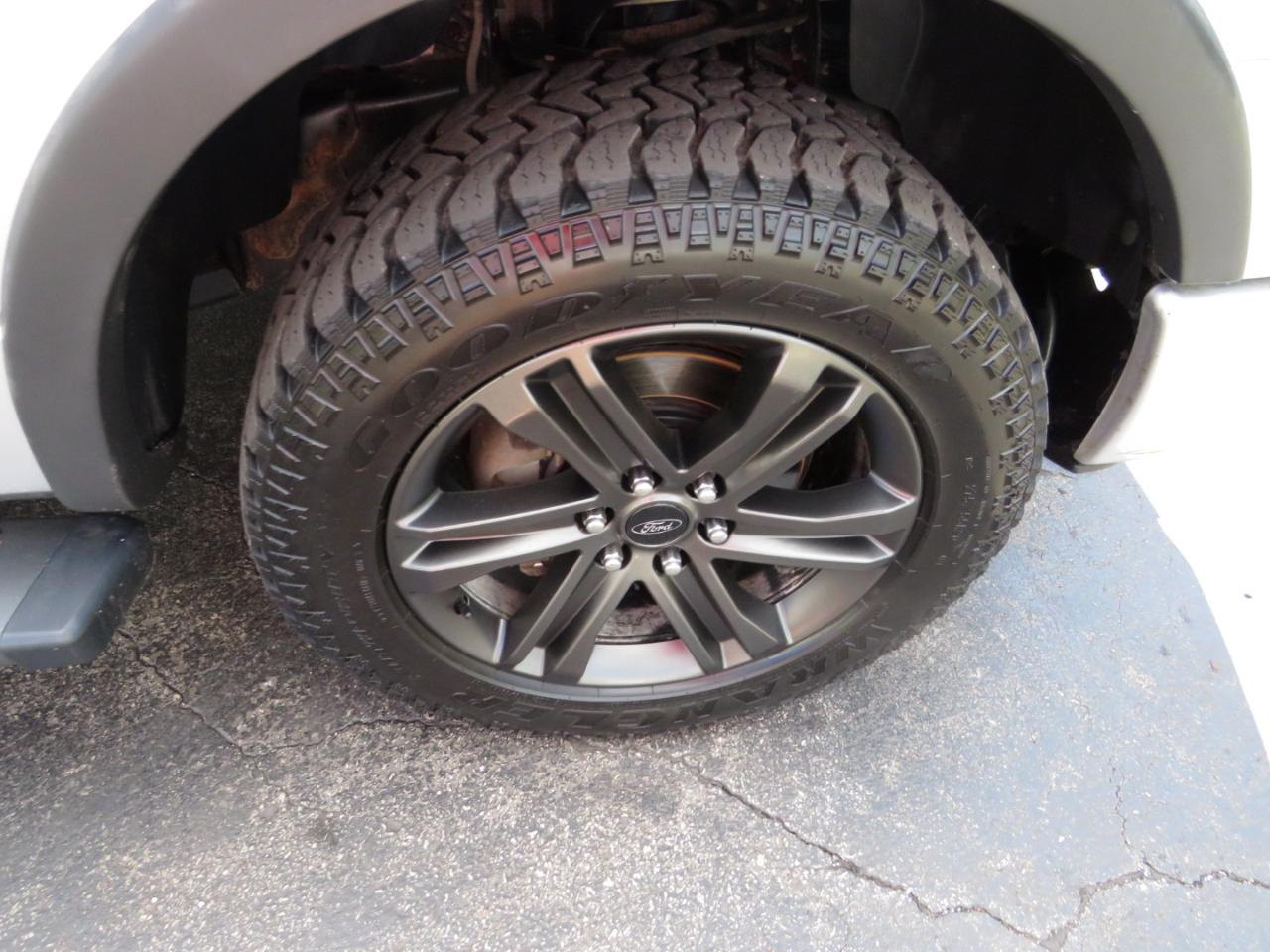 Ford F-150 4WD SuperCrew 145" Platinum 2013