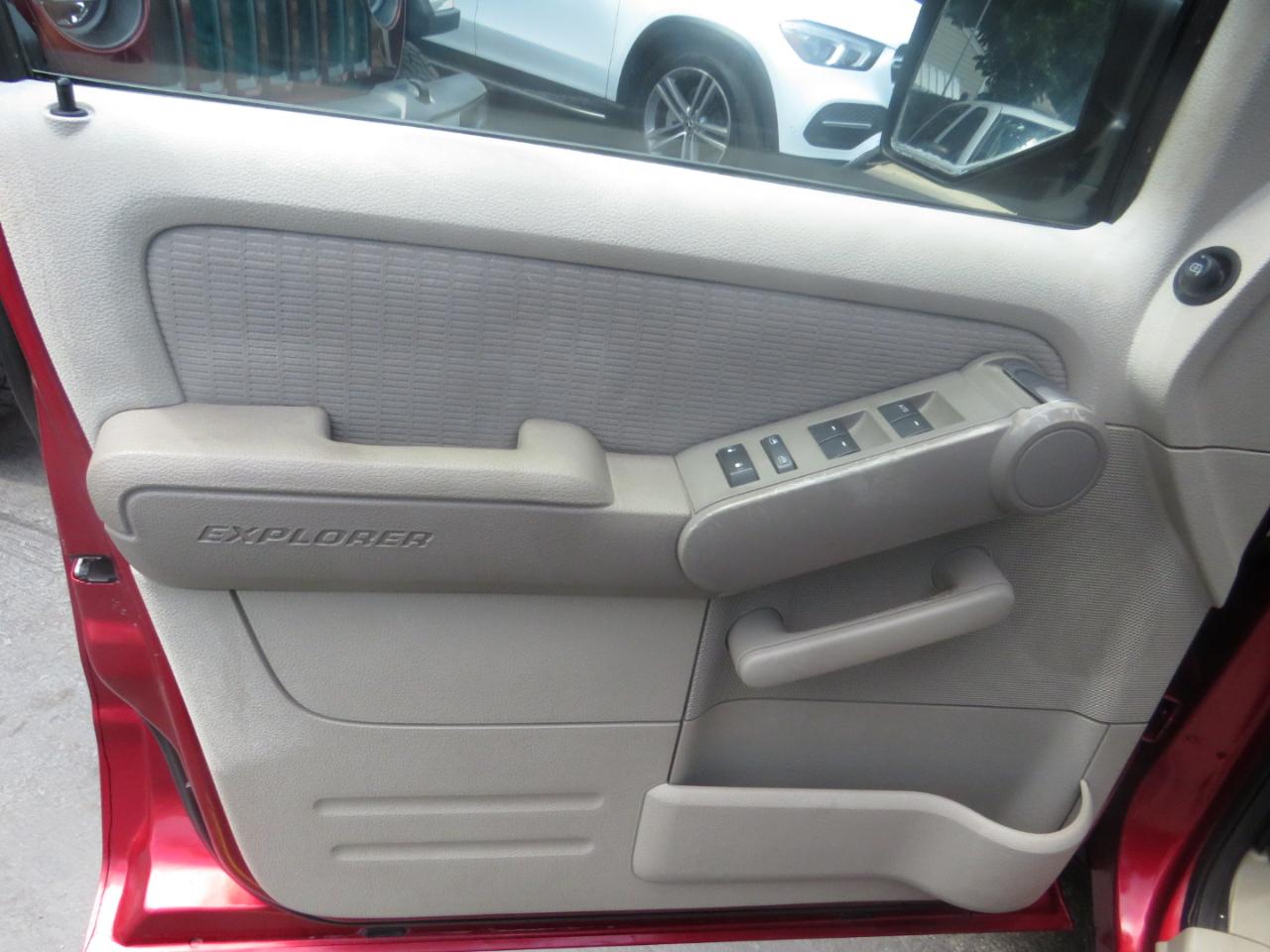 Ford Explorer Sport Trac 2WD 4dr V6 XLT 2007
