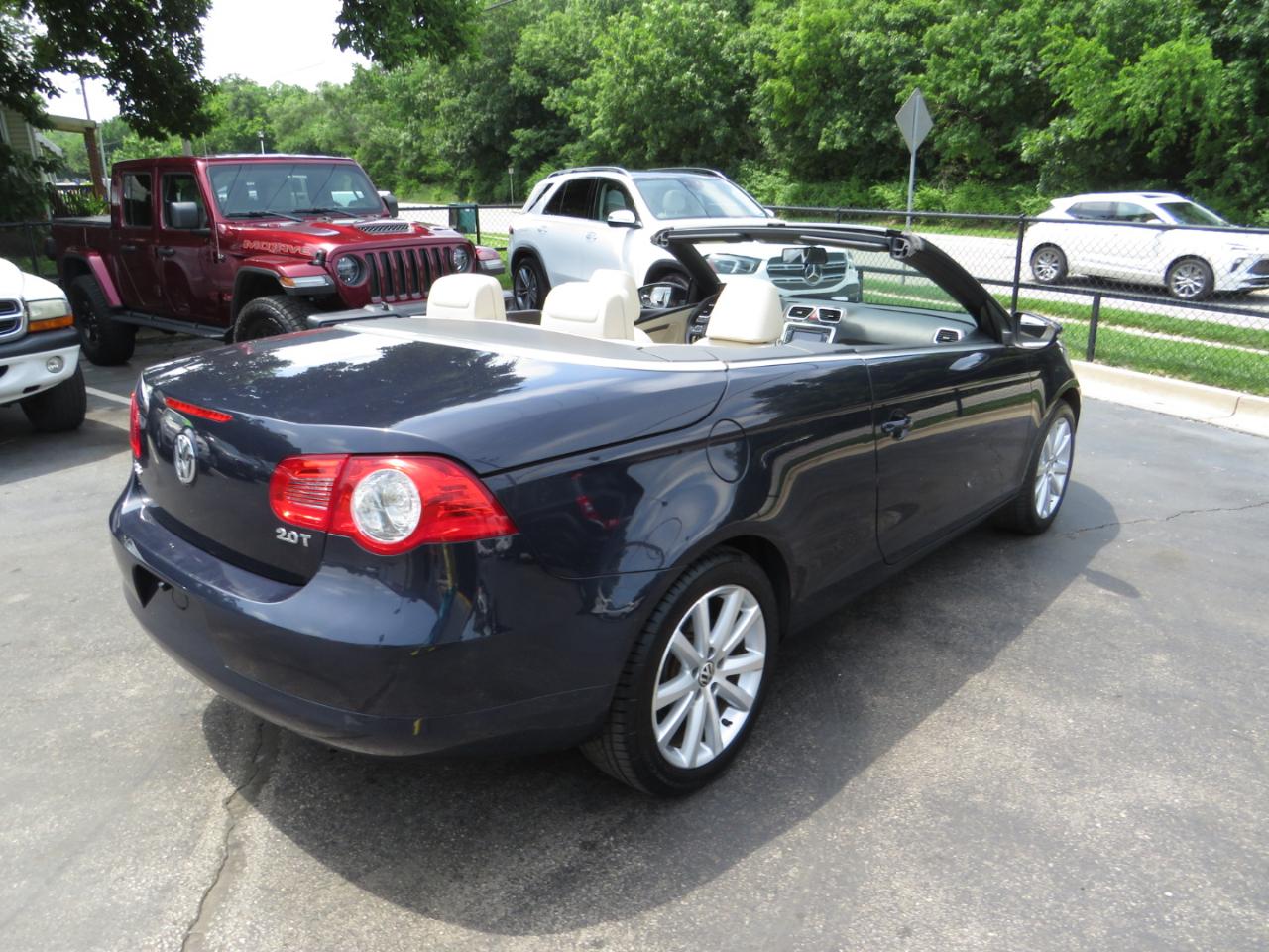 Volkswagen Eos 2dr Conv DSG Komfort 2010