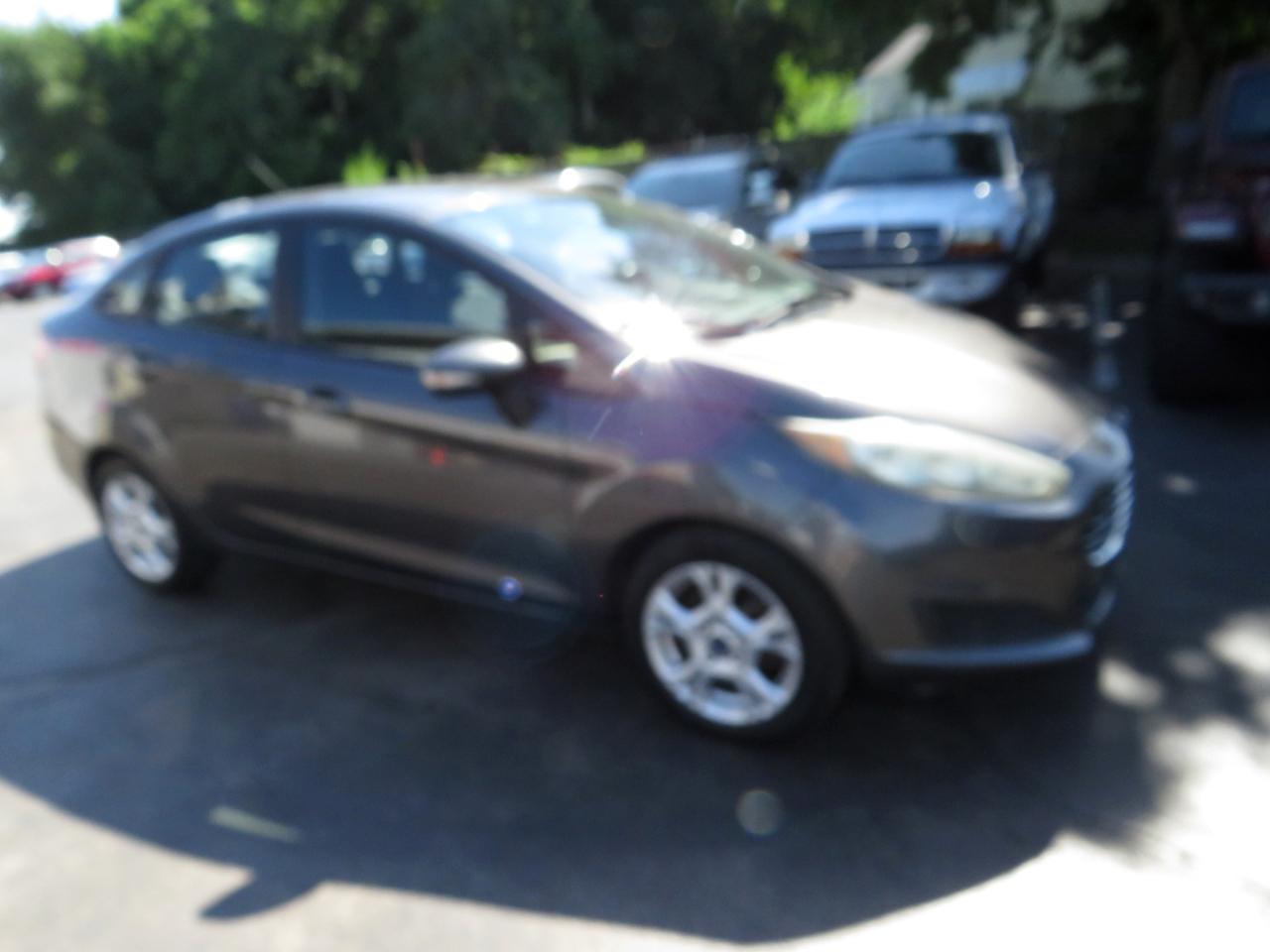Ford Fiesta 4dr Sdn SE 2015