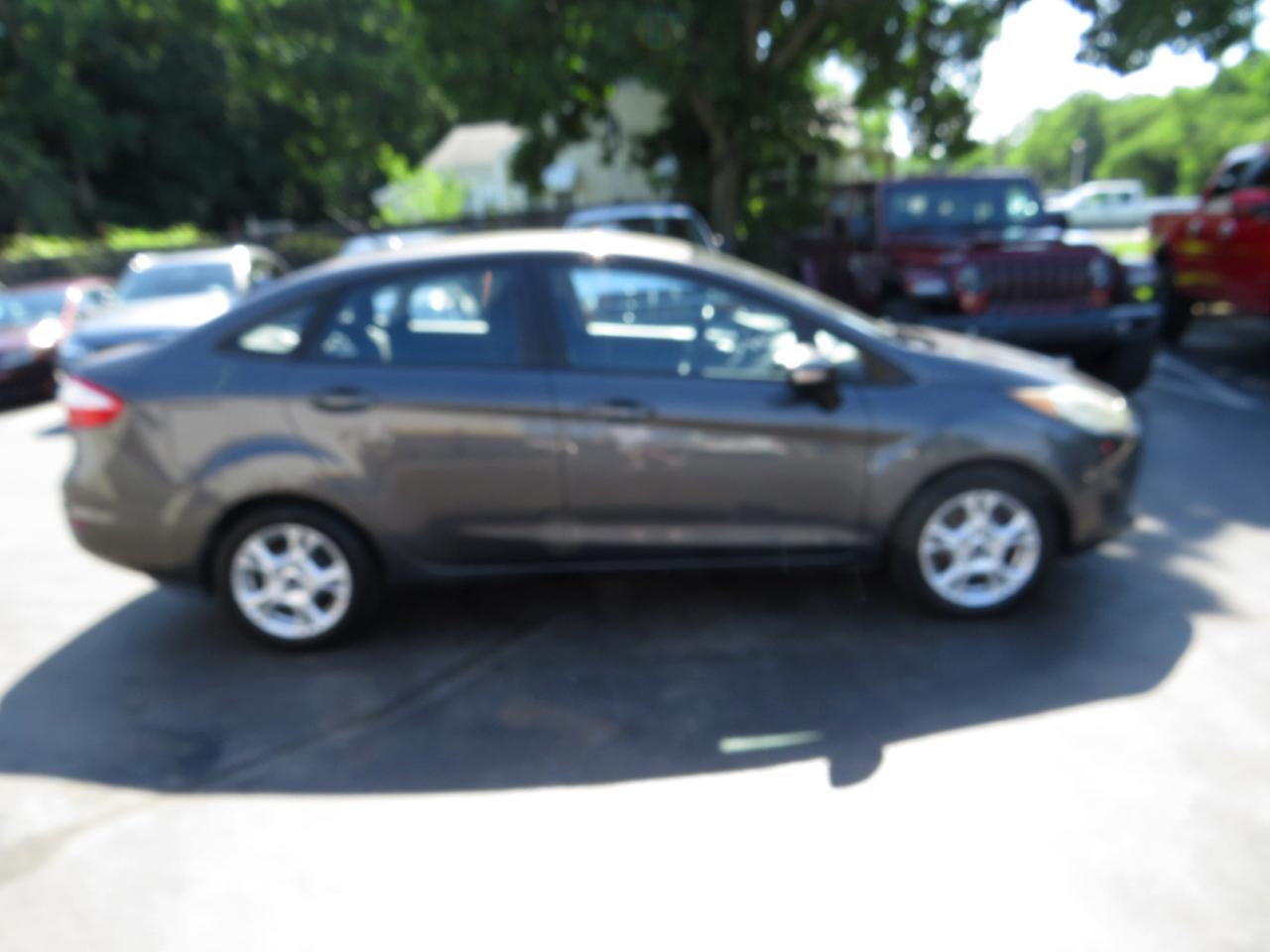 Ford Fiesta 4dr Sdn SE 2015