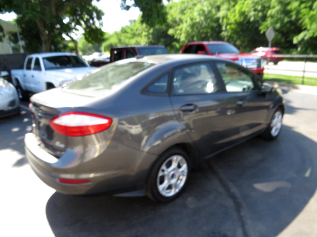 Ford Fiesta 4dr Sdn SE 2015