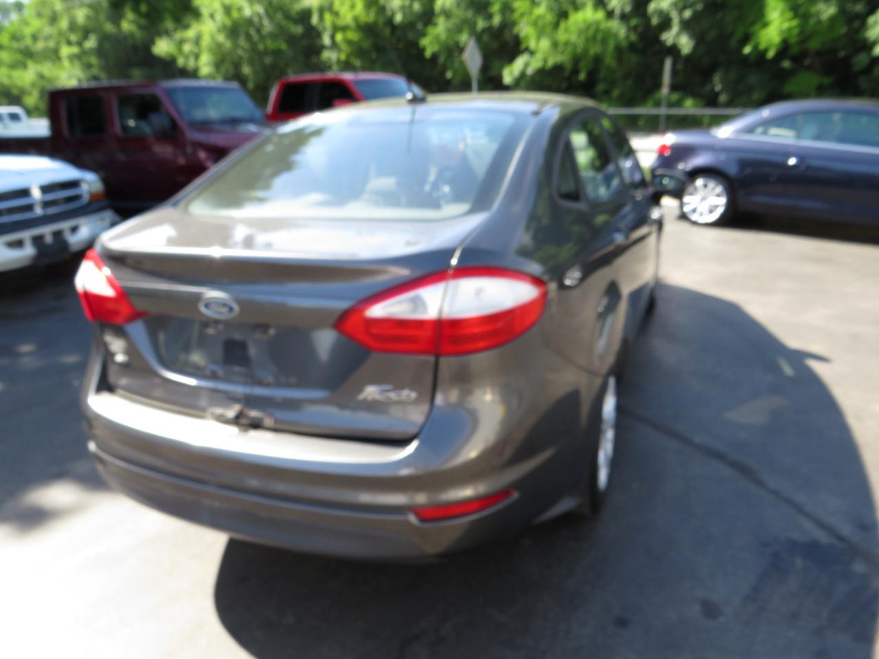 Ford Fiesta 4dr Sdn SE 2015