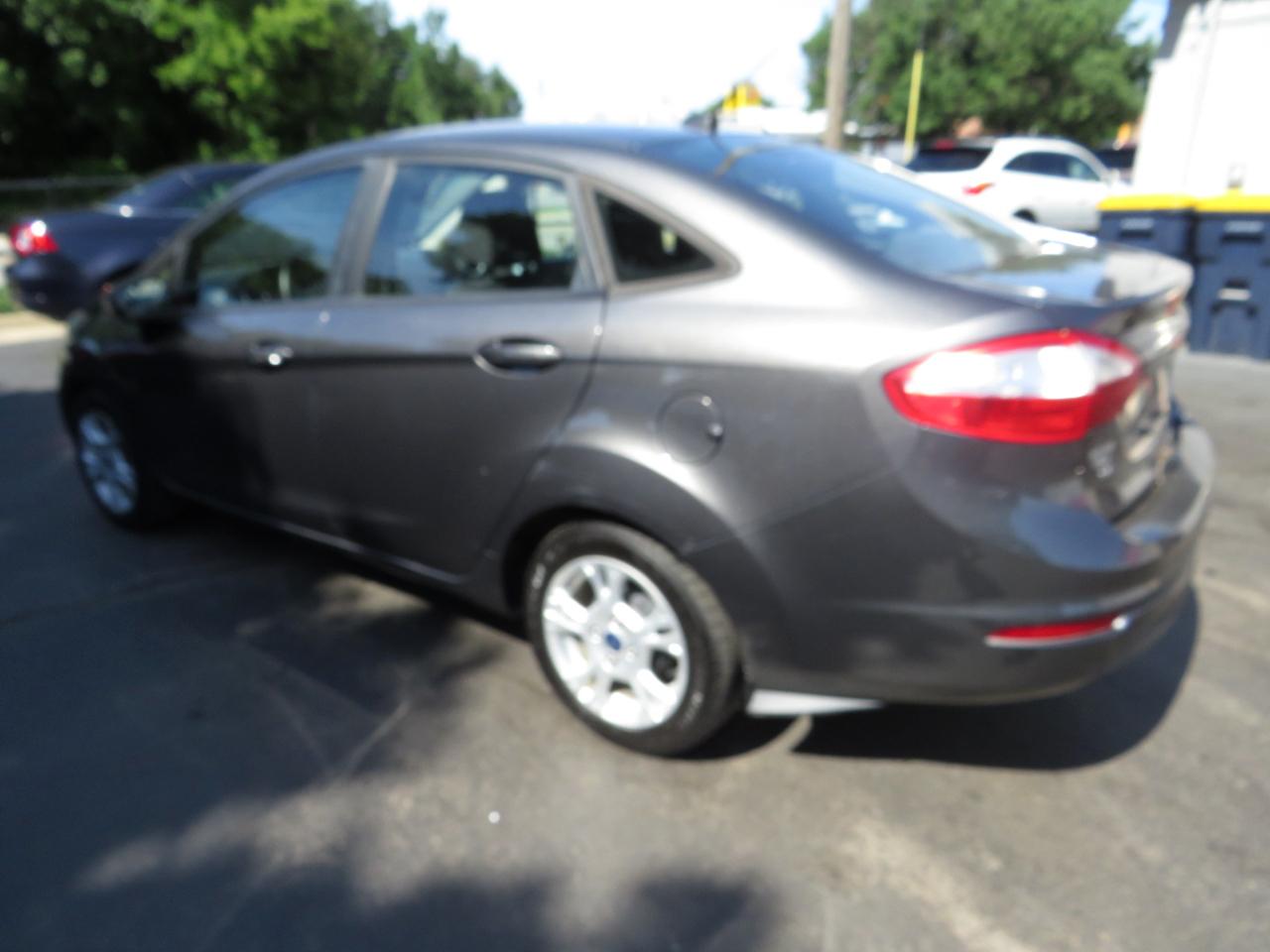 Ford Fiesta 4dr Sdn SE 2015