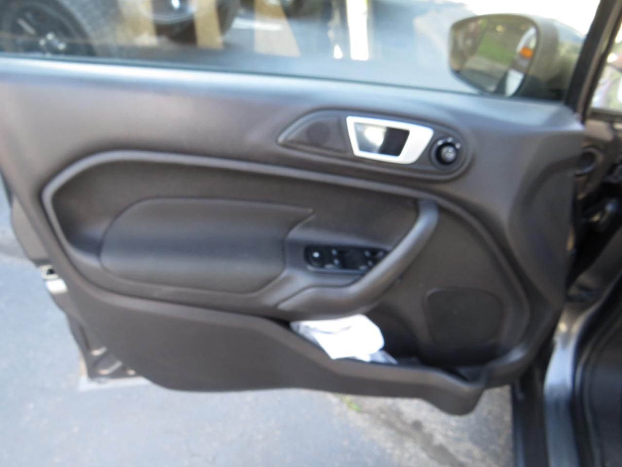 Ford Fiesta 4dr Sdn SE 2015